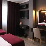 Hotell Respond To U As Soon As Possible 3*